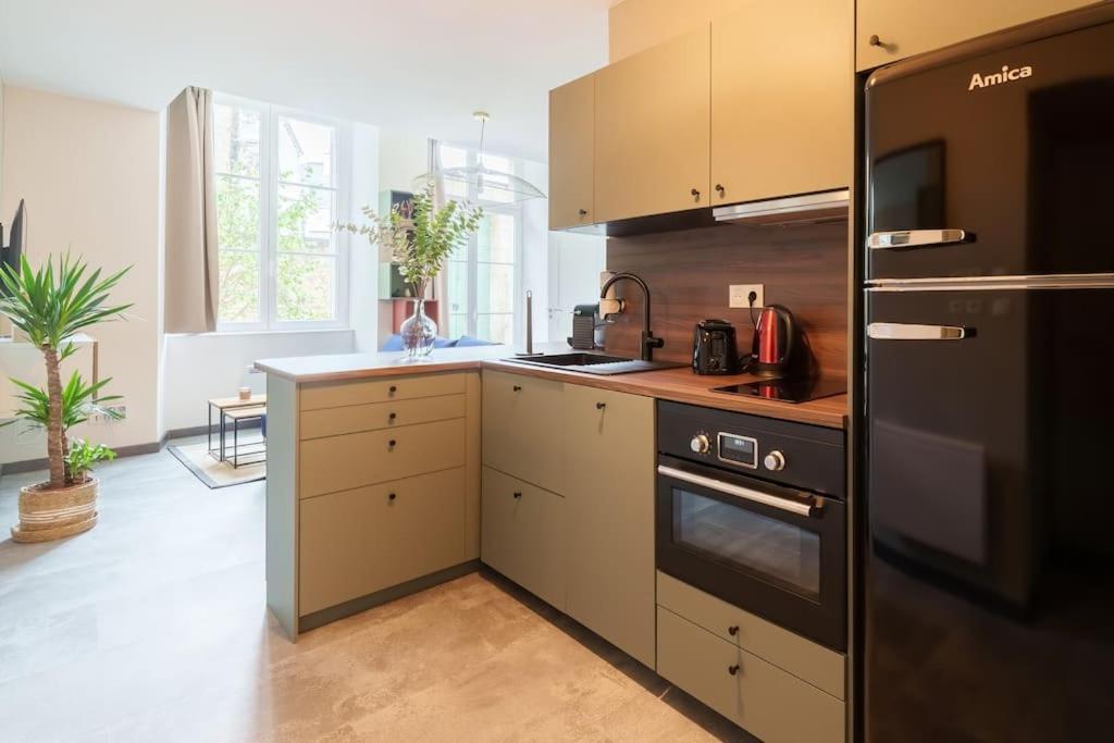 Appartement Lumineux Avec Cour Шомон Екстер'єр фото