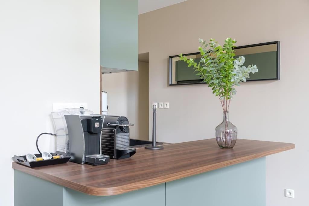Appartement Lumineux Avec Cour Шомон Екстер'єр фото
