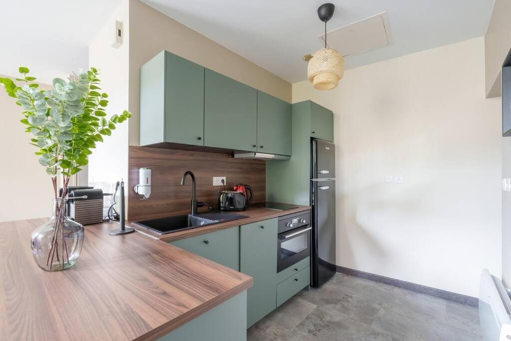 Appartement Lumineux Avec Cour Шомон Екстер'єр фото