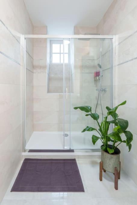 Appartement Lumineux Avec Cour Шомон Екстер'єр фото
