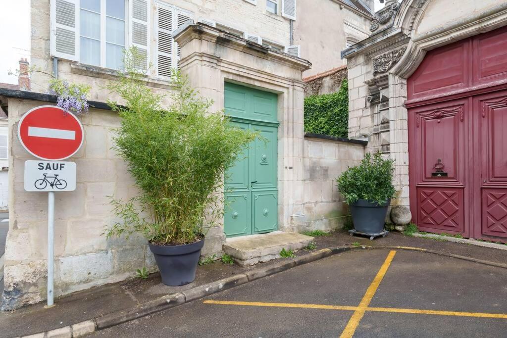 Appartement Lumineux Avec Cour Шомон Екстер'єр фото